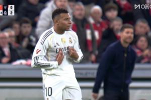 😤姆巴佩死球穿裆戏耍对手被对方推翻在地，主裁对姆总一通教育